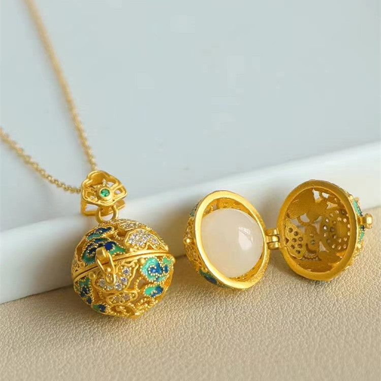 Beautiful Gold Pendant with Unique Style