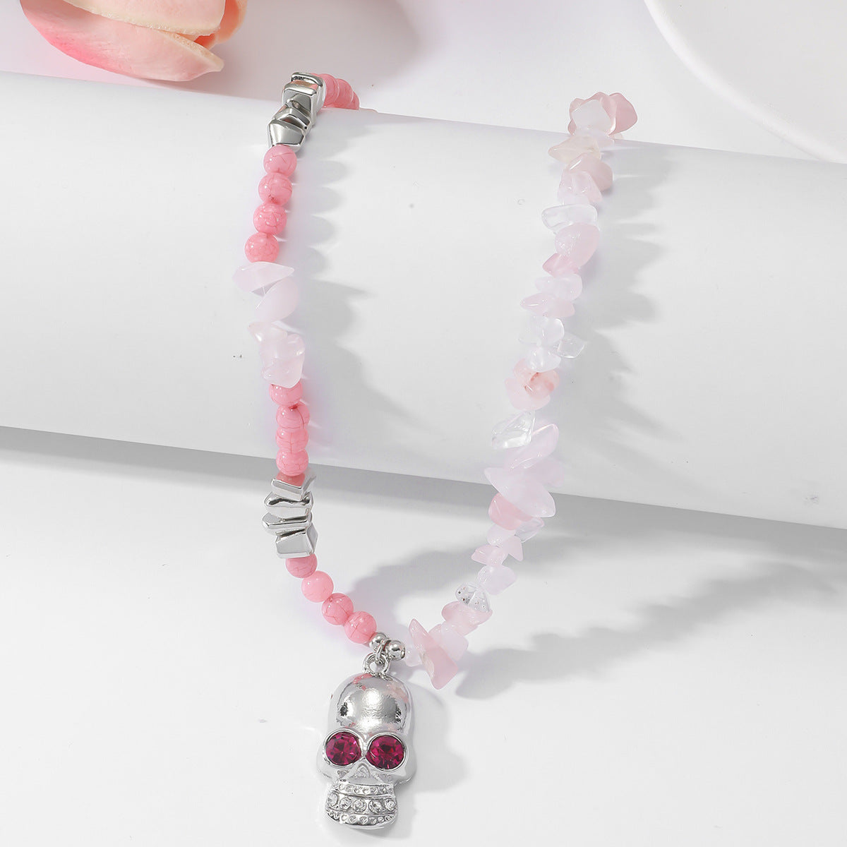 Beautiful Pearl Necklace with Unique Style