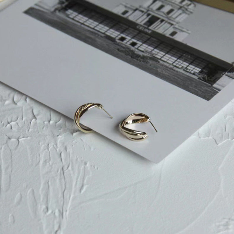 Charming Gold Earring for Any Occasion