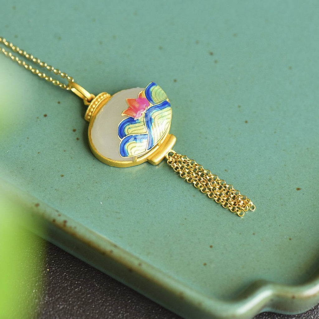 Classic Silver Necklace with Timeless Appeal
