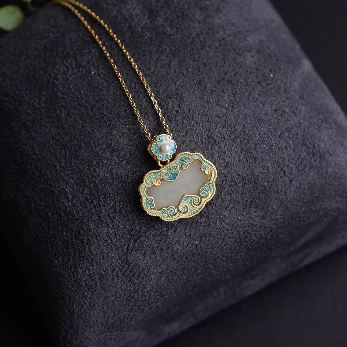 Beautiful Gold Pendant with Unique Style