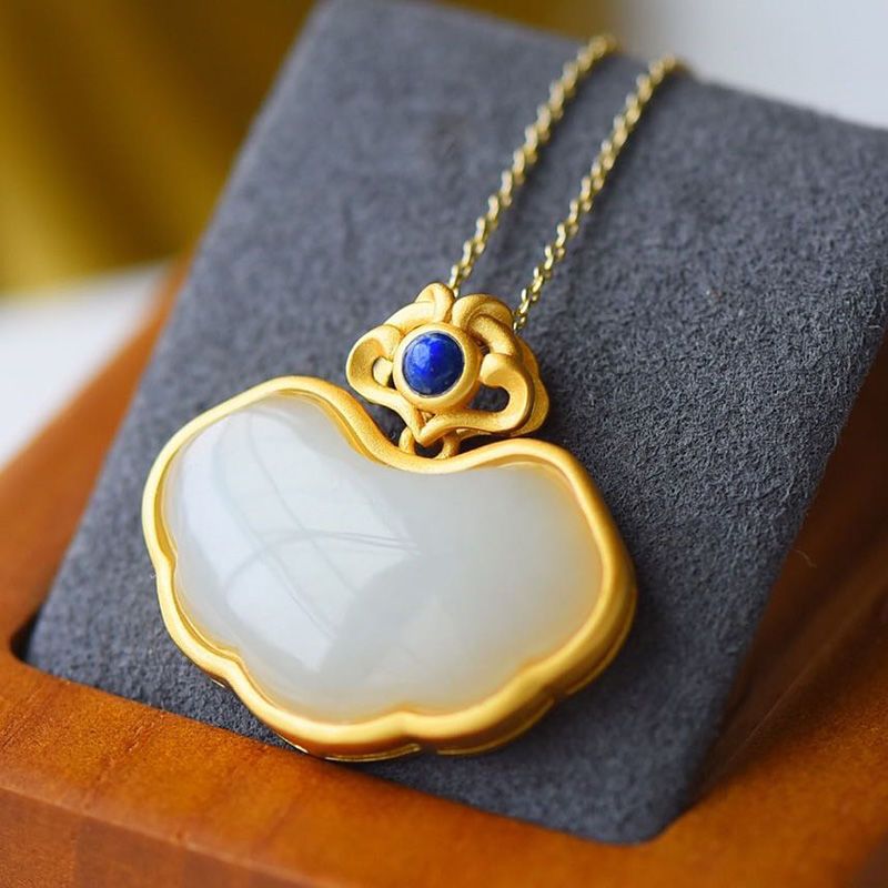 Elegant Silver Necklace for Every Occasion