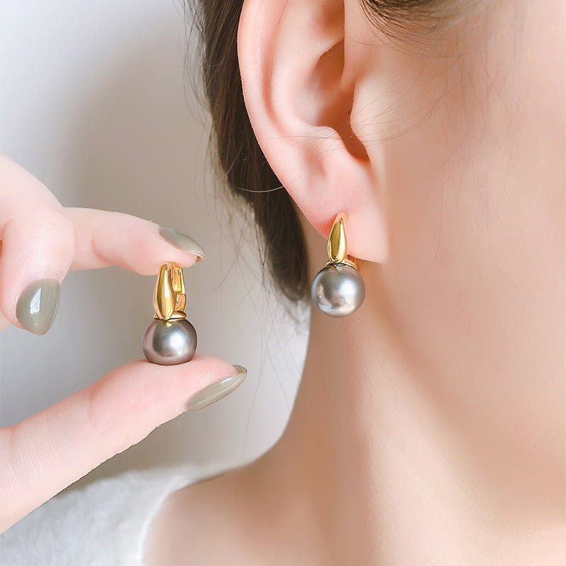 Romantic Gold Earring for Special Moments