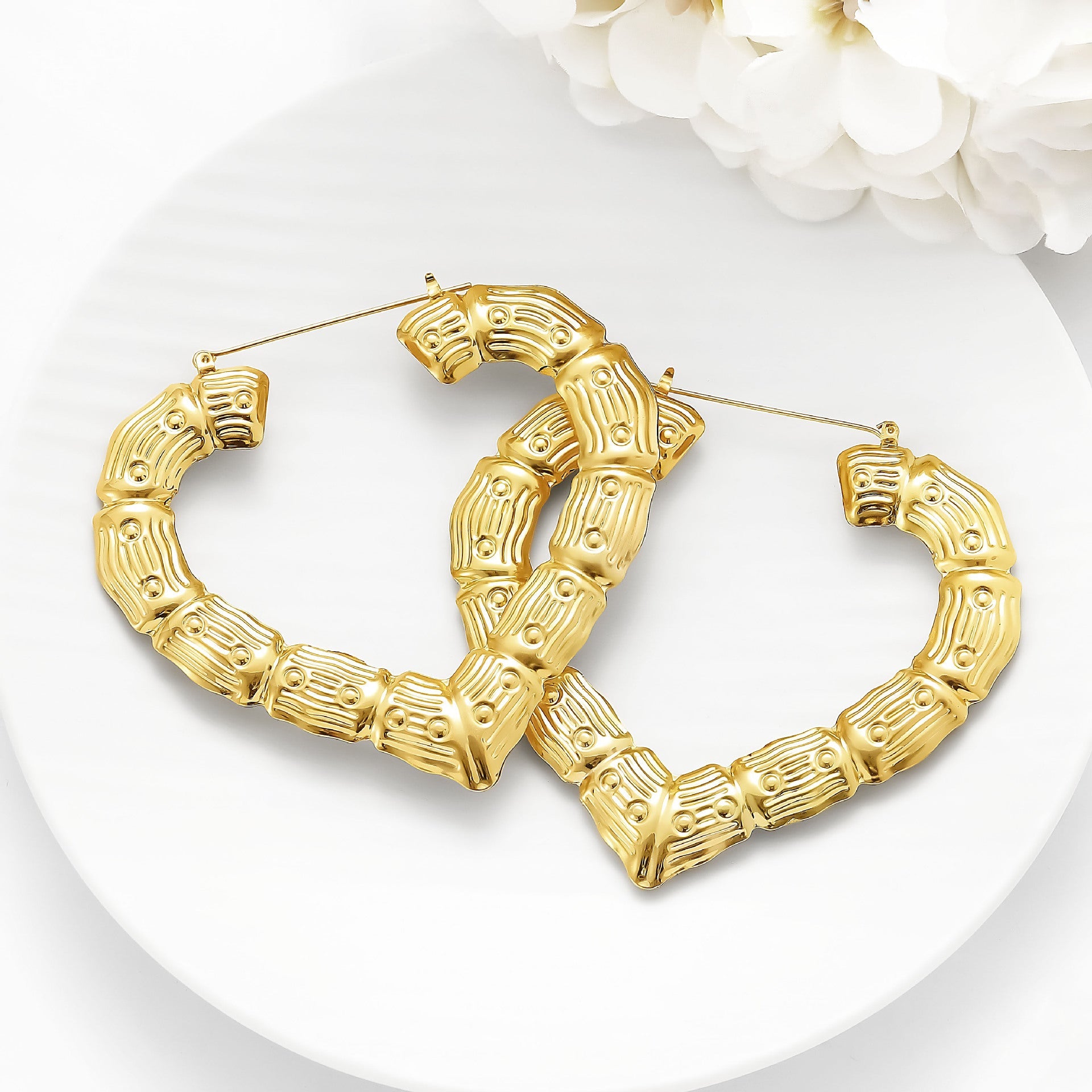Charming Gold Earring for Any Occasion