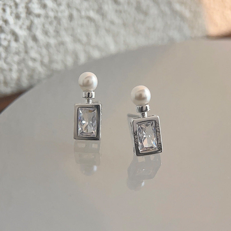 Romantic Pearl Earring for Special Moments