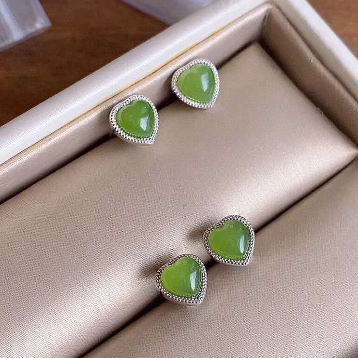 Romantic Gold Earring for Special Moments