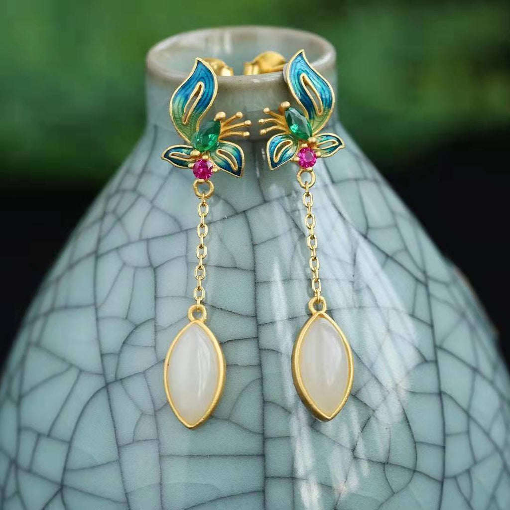 Romantic Silver Earring for Special Moments