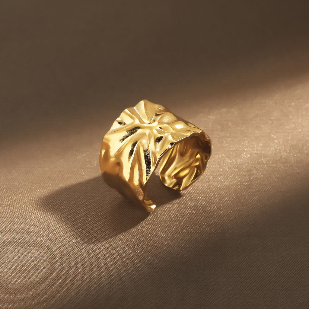 Romantic Gold Ring for Special Moments
