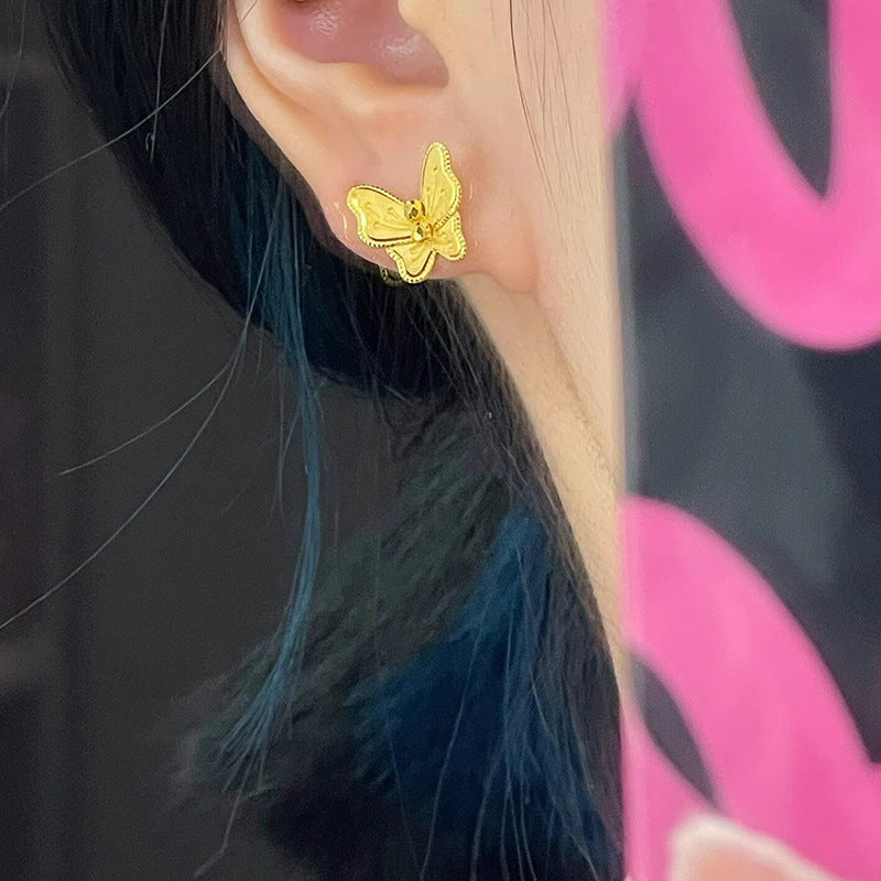 Beautiful Gold Earring with Unique Style