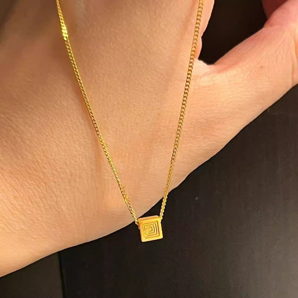 Romantic Gold Necklace for Special Moments