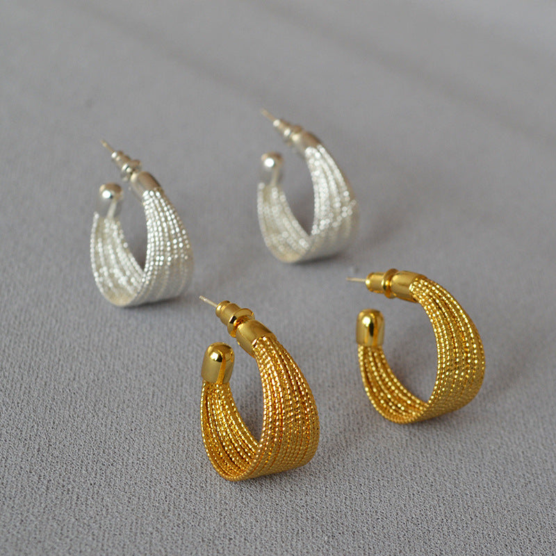 Romantic Gold Earring for Special Moments