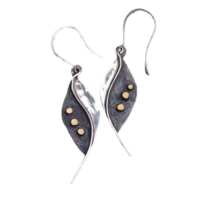Charming Gold Earring for Any Occasion