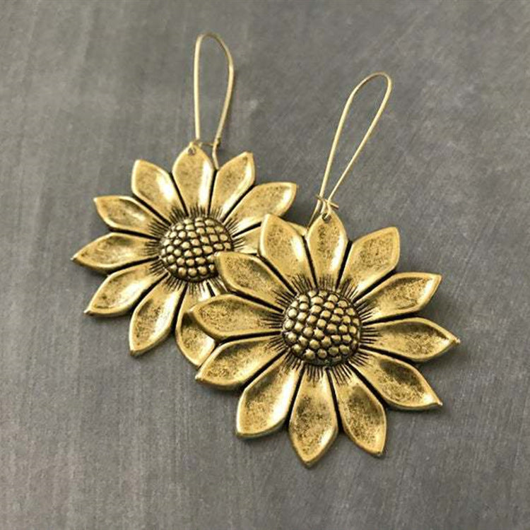 Elegant Gold Earring for Every Occasion