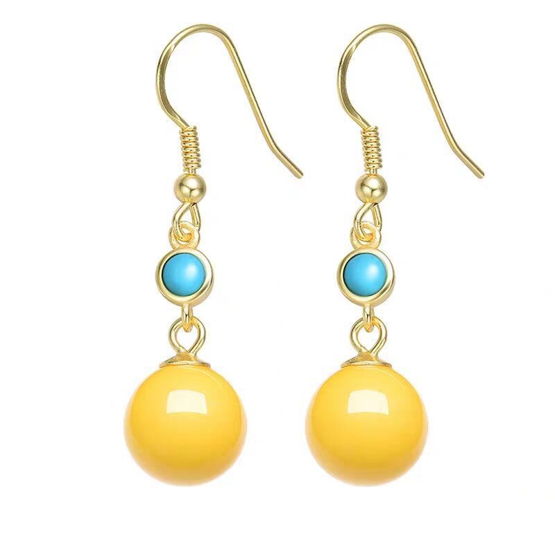 Classic Gold Earring with Timeless Appeal