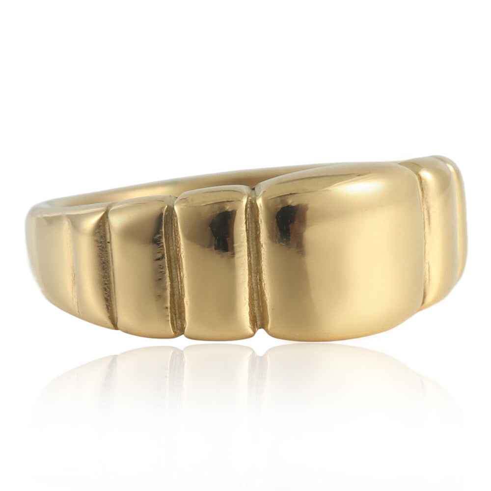 Classic Gold Ring with Timeless Appeal