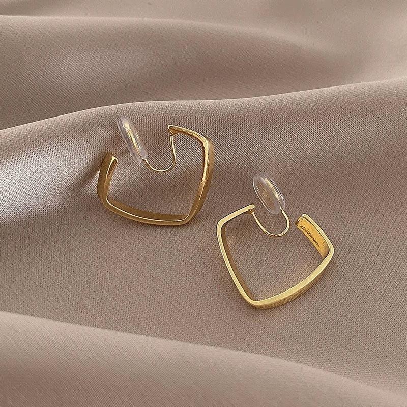 Elegant Gold Earring for Every Occasion