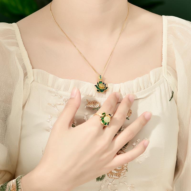 Stunning Gold Necklace for Daily Wear