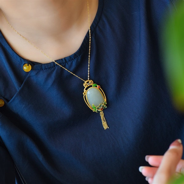 Beautiful Gold Necklace with Unique Style