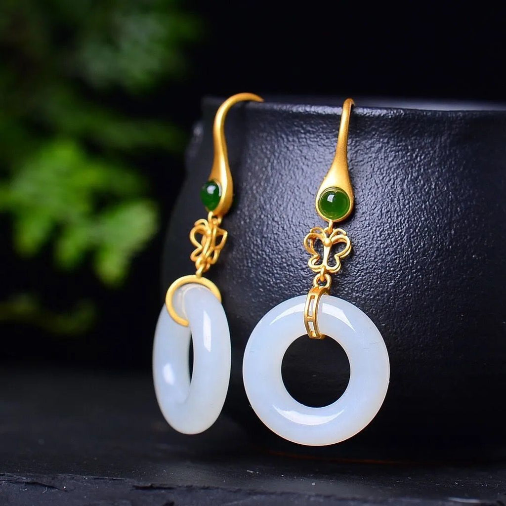 Charming Gold Earring for Any Occasion