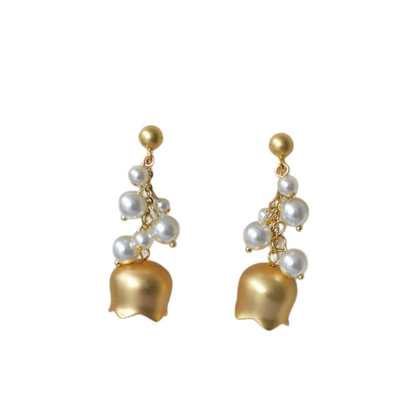 Classic Pearl Earring with Timeless Appeal