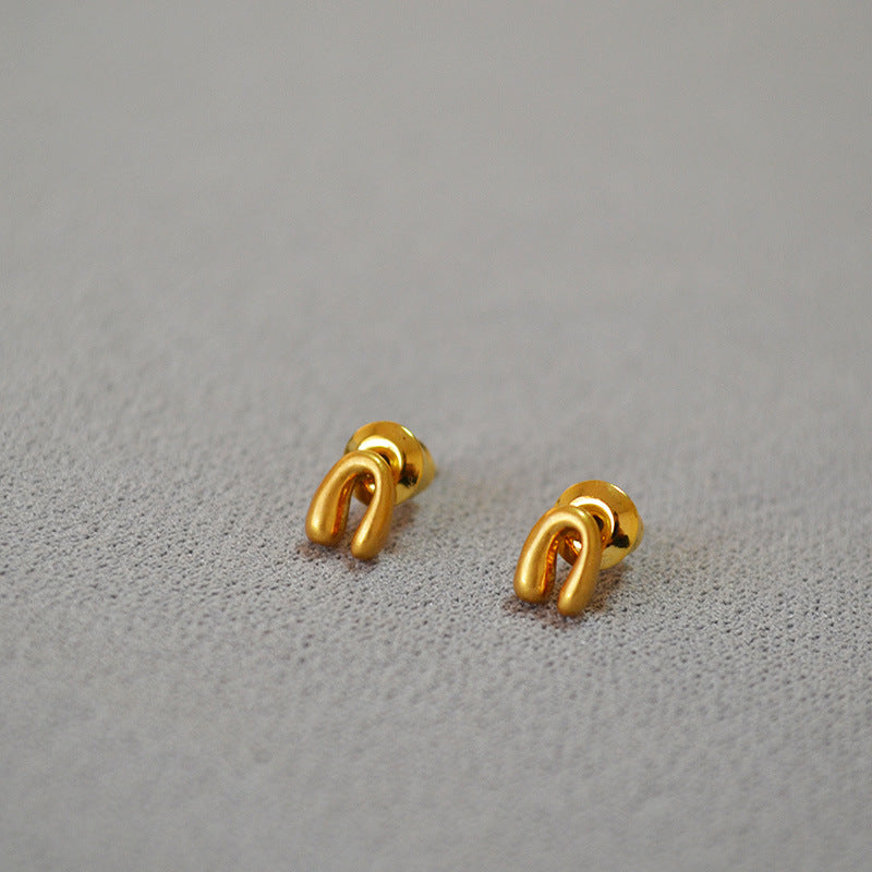 Classic Gold Earring with Timeless Appeal