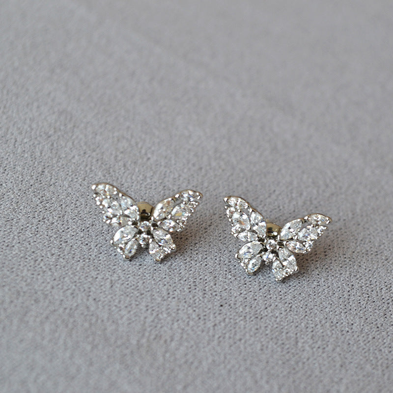 Classic Gold Earring with Timeless Appeal