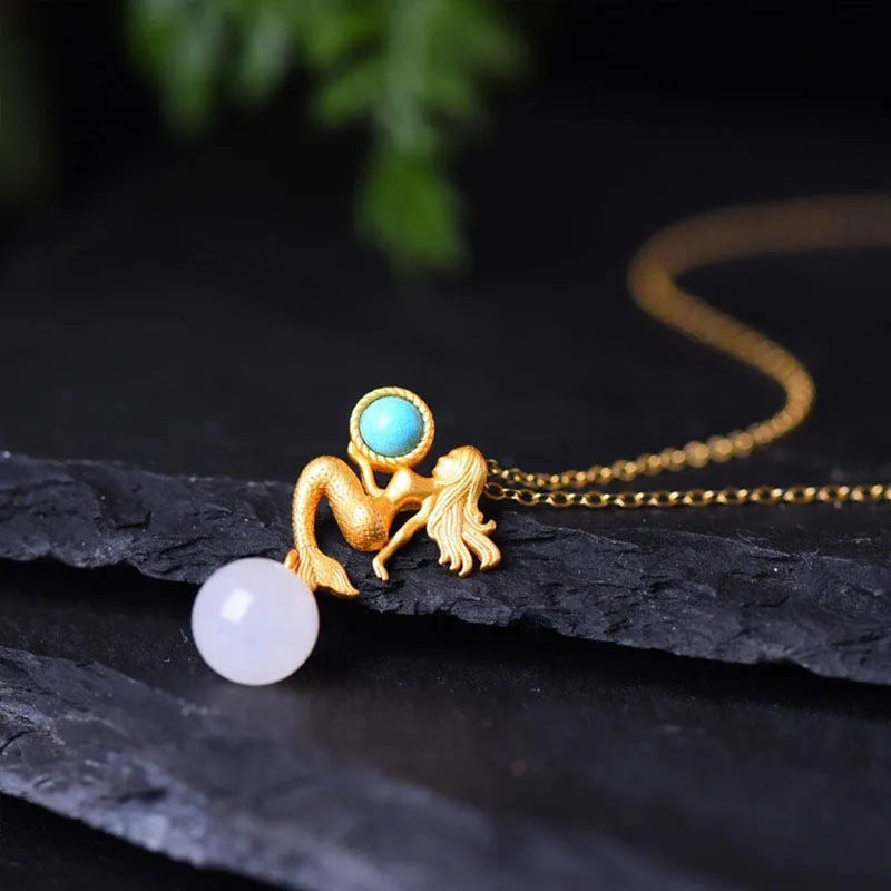 Classic Silver Necklace with Timeless Appeal