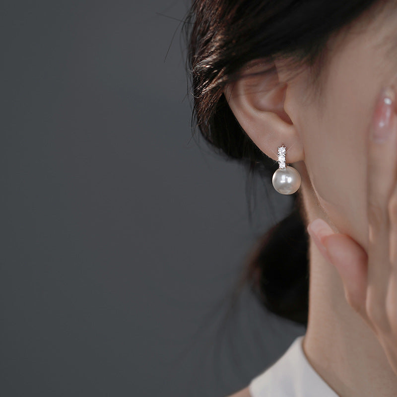 Romantic Pearl Earring for Special Moments