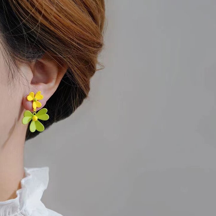 Charming Earring for Any Occasion