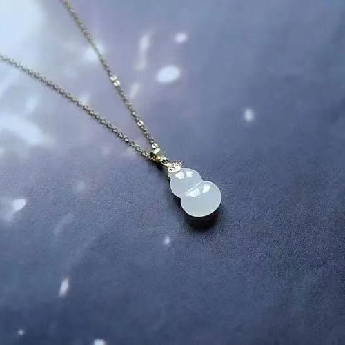 Romantic Silver Necklace for Special Moments