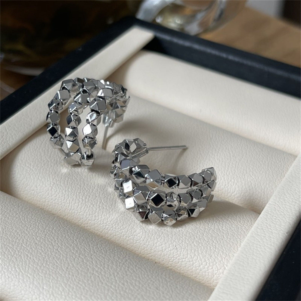 Charming Earring for Any Occasion