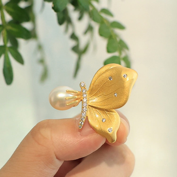 Classic Gold Piece with Timeless Appeal
