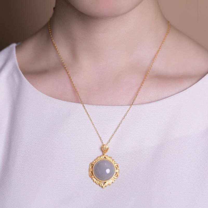 Charming Gold Necklace for Any Occasion