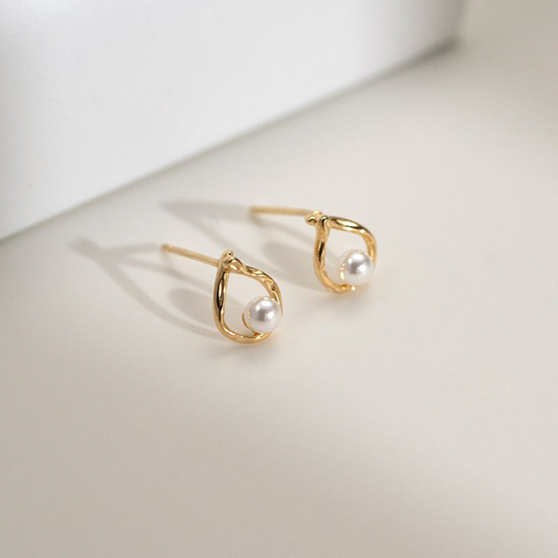 Classic Pearl Earring with Timeless Appeal