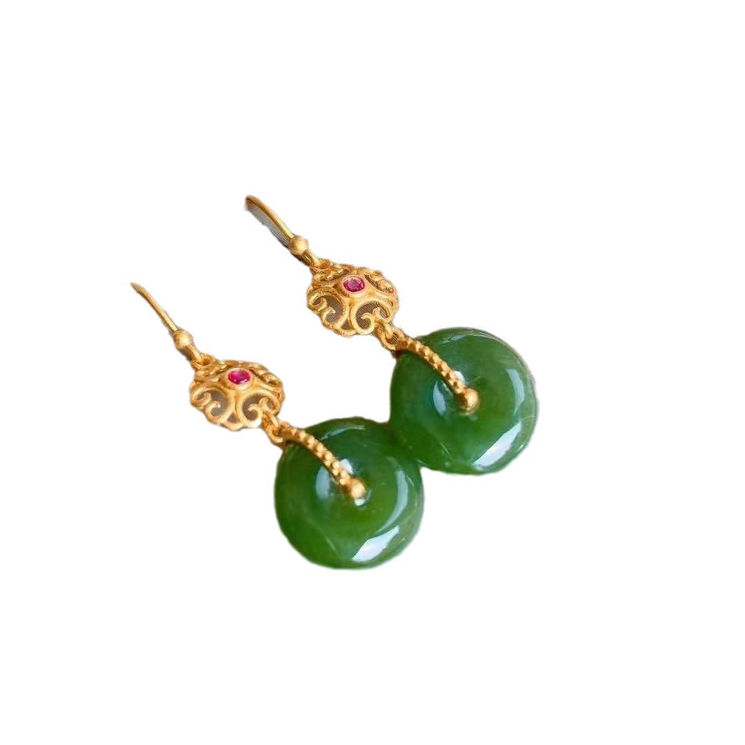 Charming Silver Earring for Any Occasion