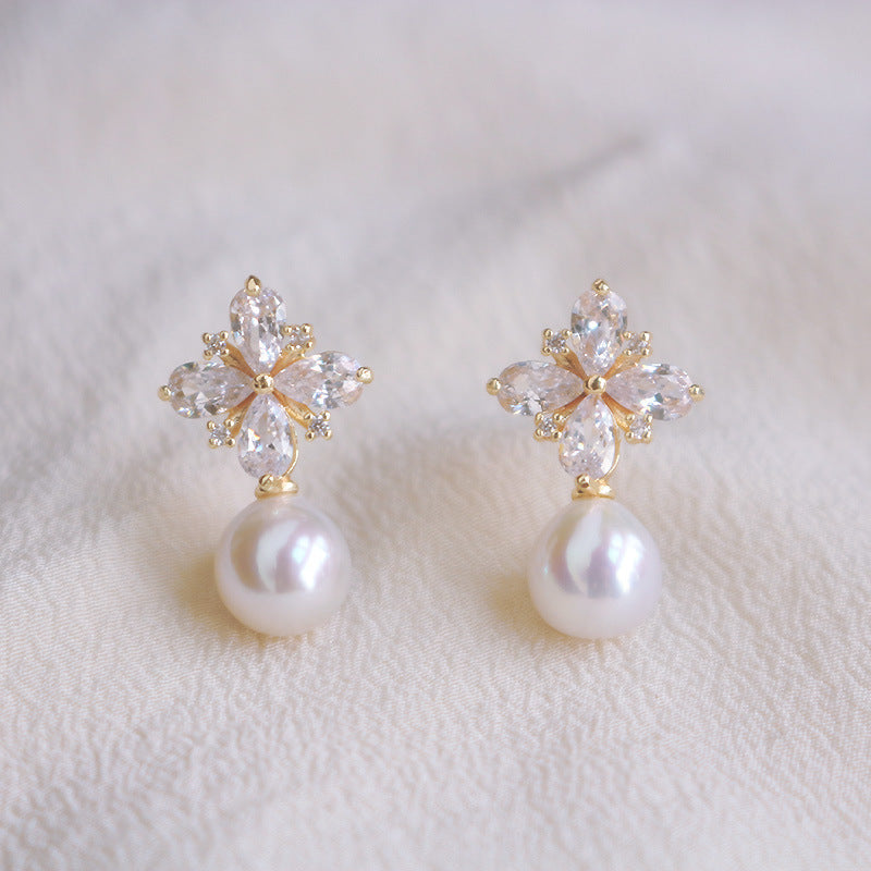 Romantic Pearl Earring for Special Moments