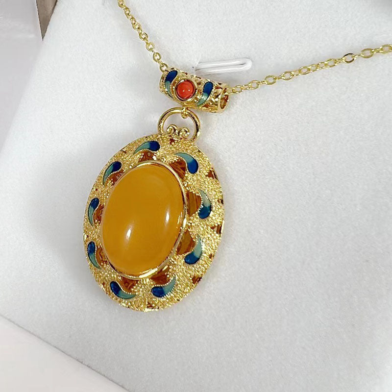 Beautiful Gold Pendant with Unique Style
