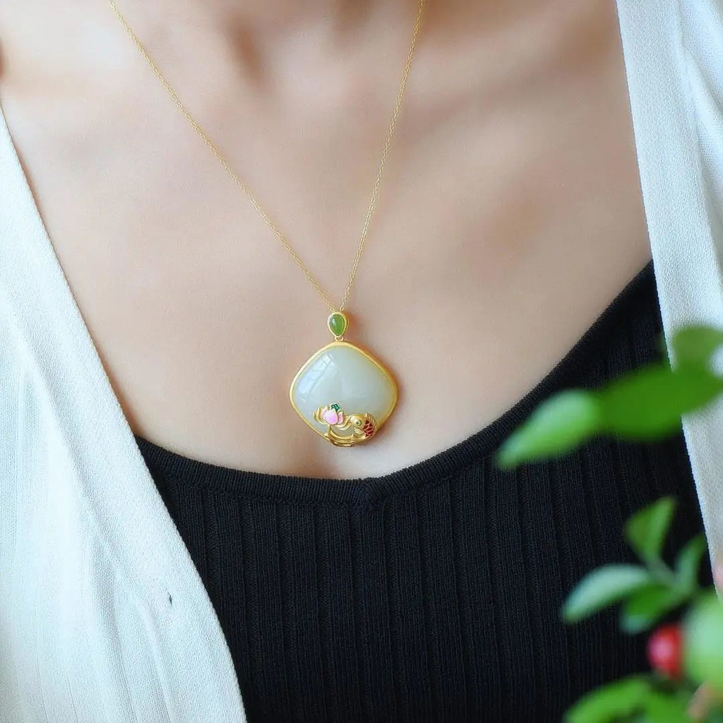 Beautiful Silver Necklace with Unique Style