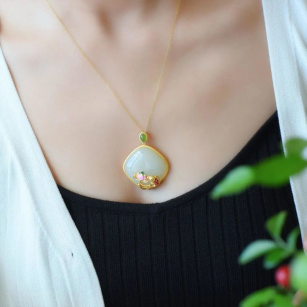 Beautiful Silver Necklace with Unique Style