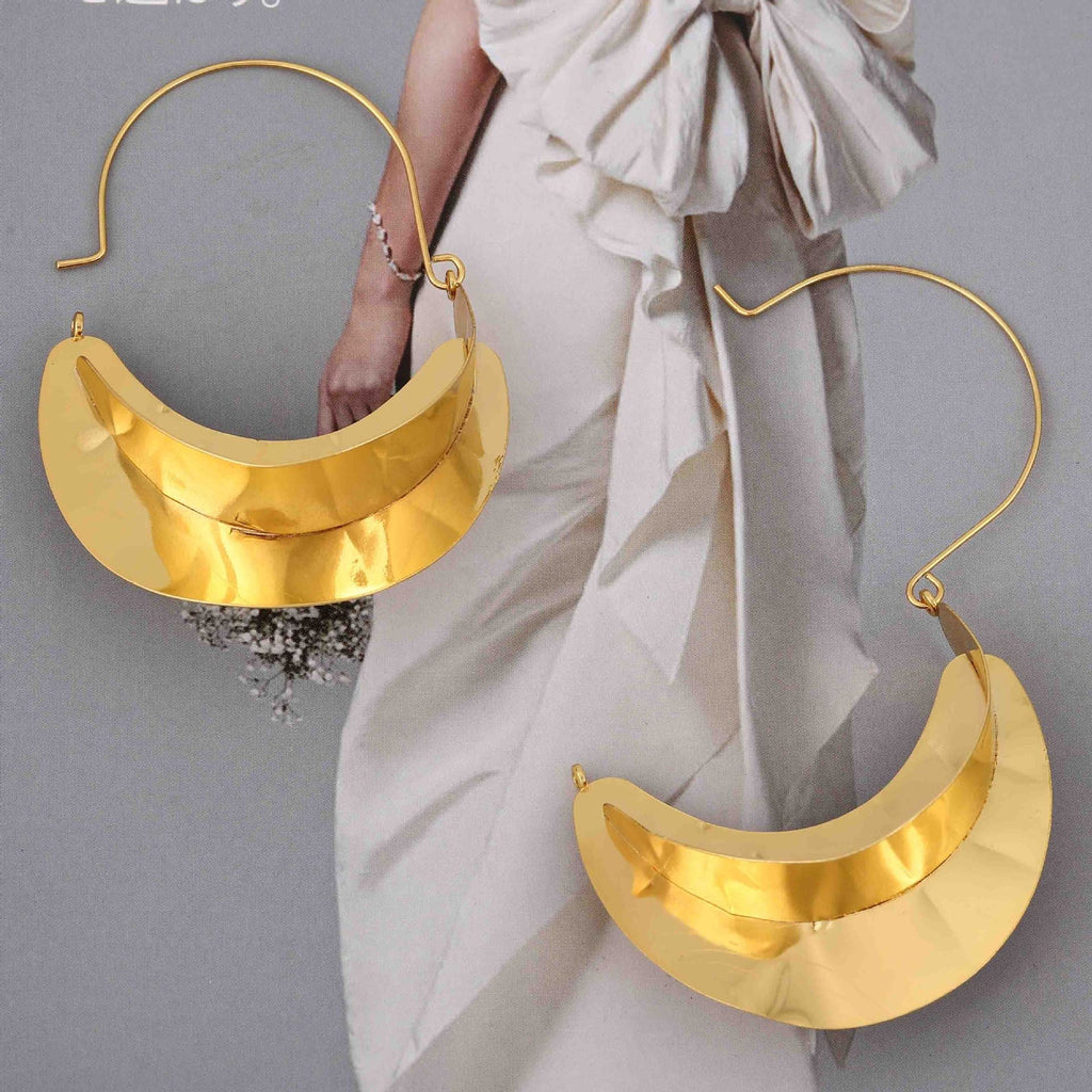 Romantic Gold Earring for Special Moments