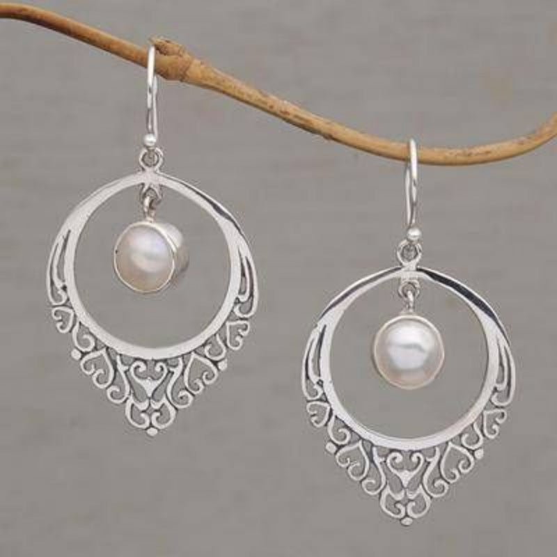 Classic Pearl Earring with Timeless Appeal