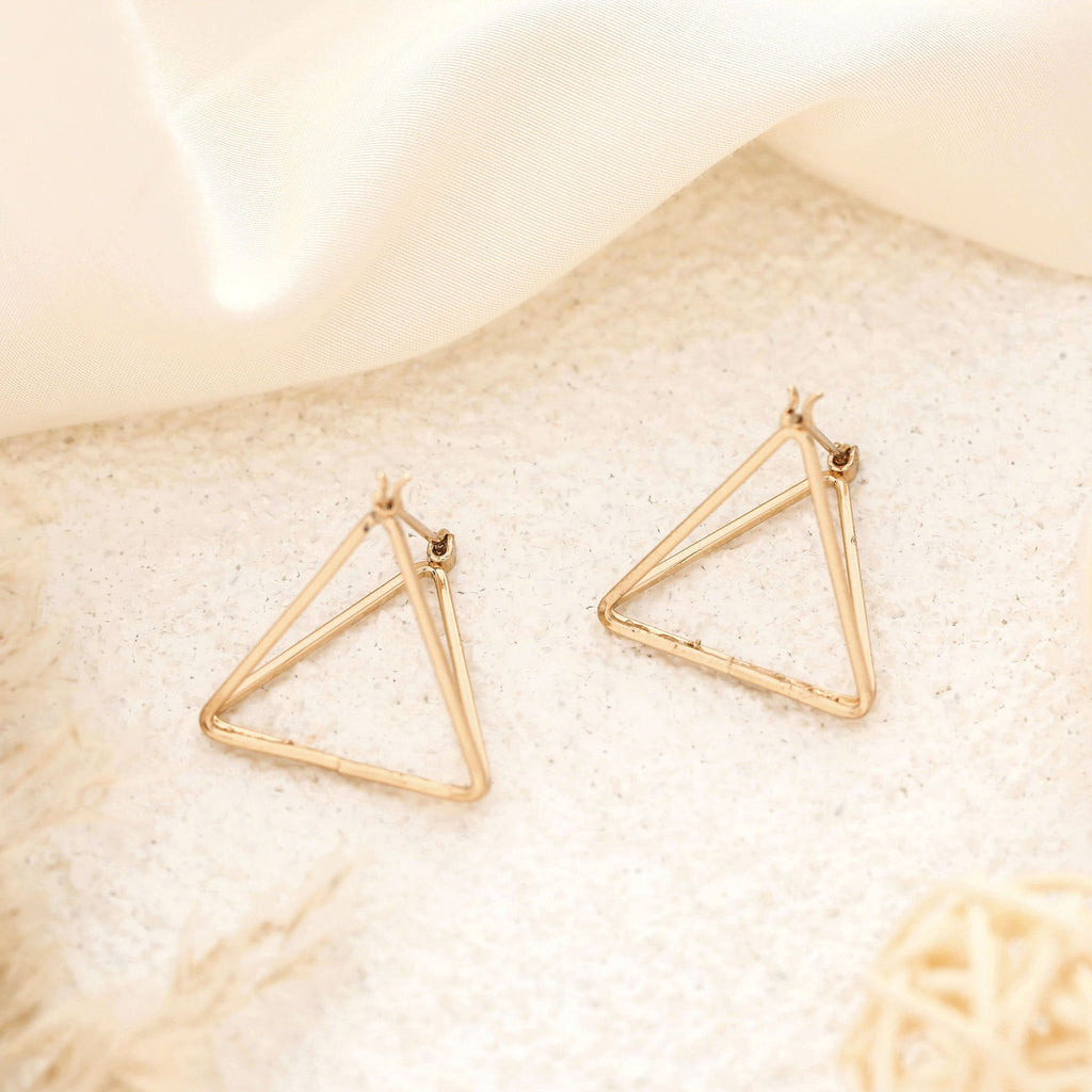 Classic Gold Earring with Timeless Appeal