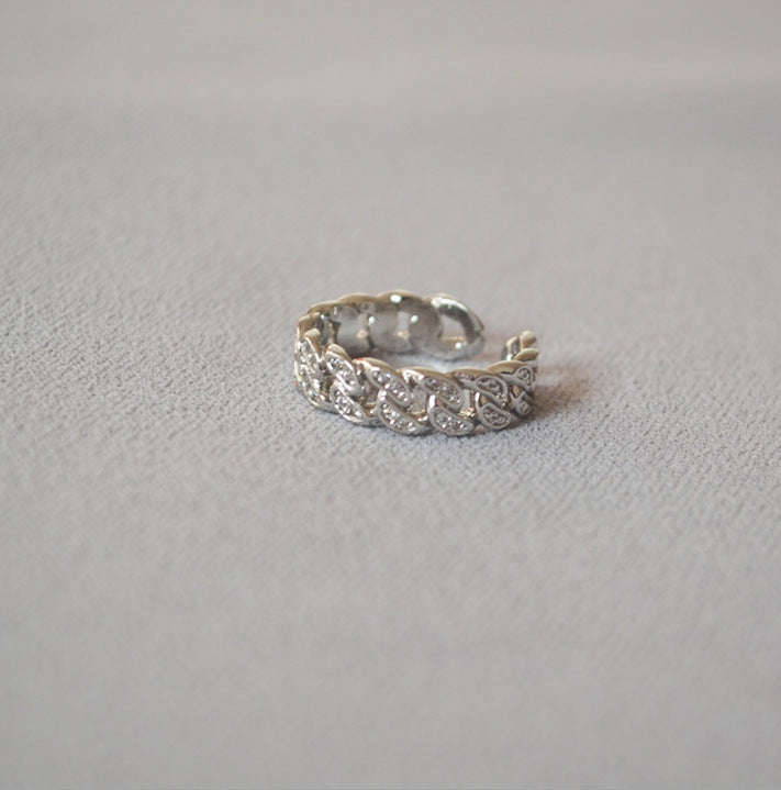 Classic Gold Ring with Timeless Appeal