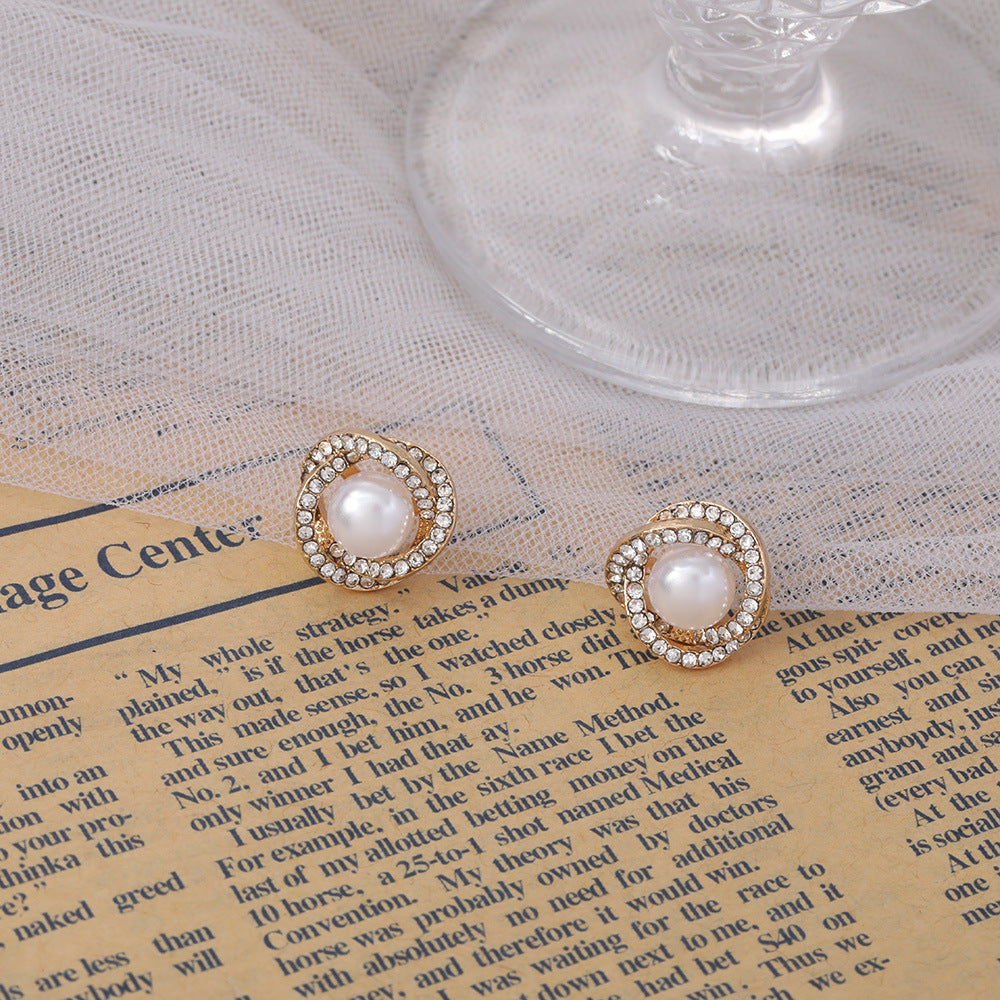 Romantic Pearl Earring for Special Moments