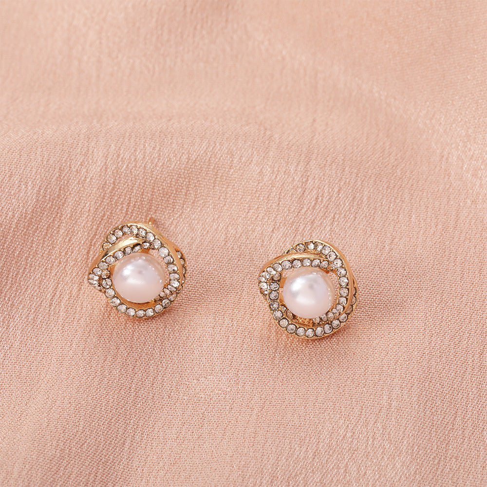 Romantic Pearl Earring for Special Moments