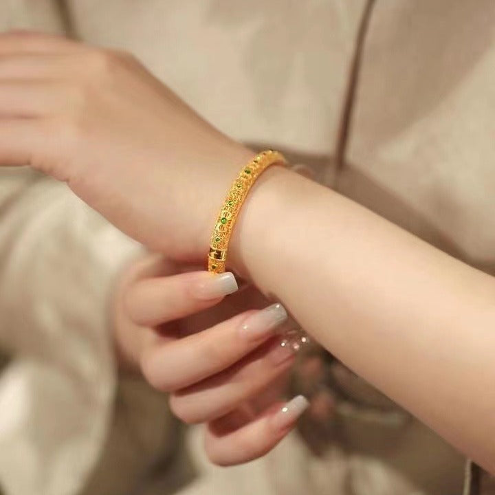 Charming Gold Bracelet for Any Occasion