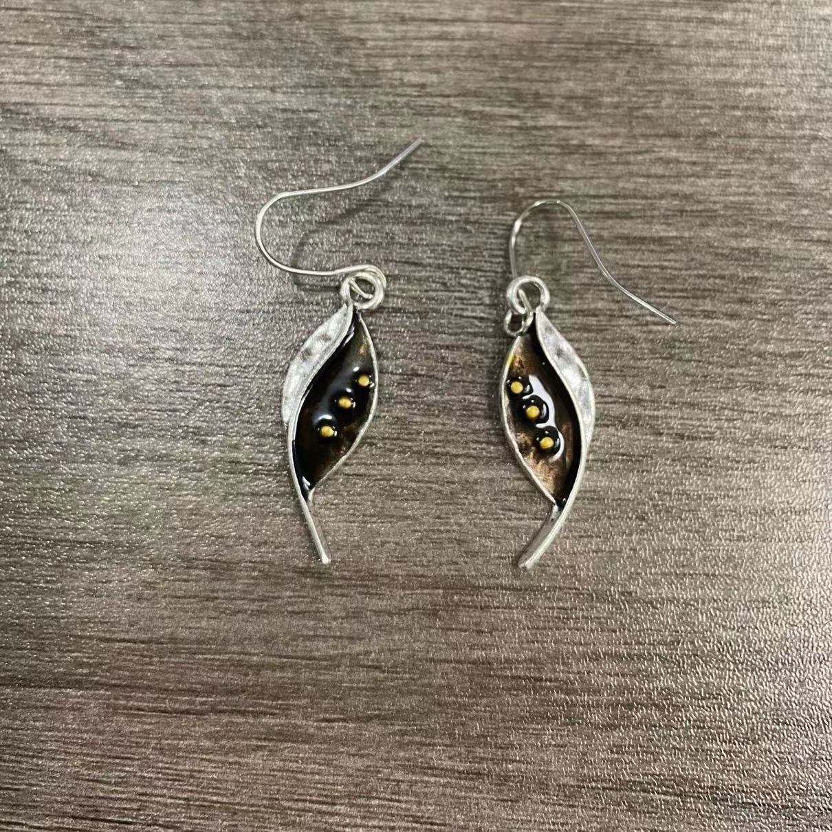 Charming Gold Earring for Any Occasion