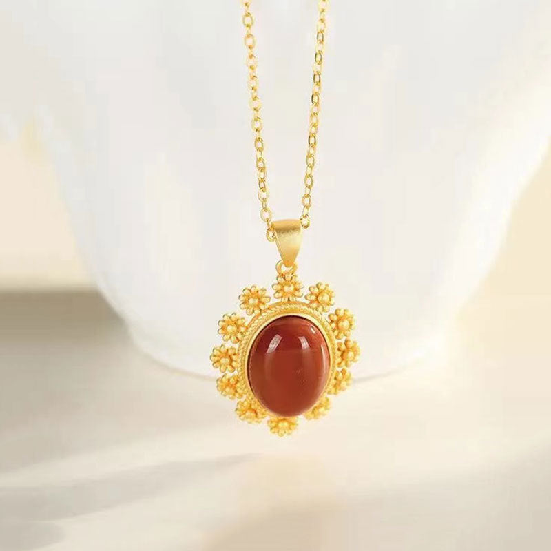 Classic Gold Pendant with Timeless Appeal