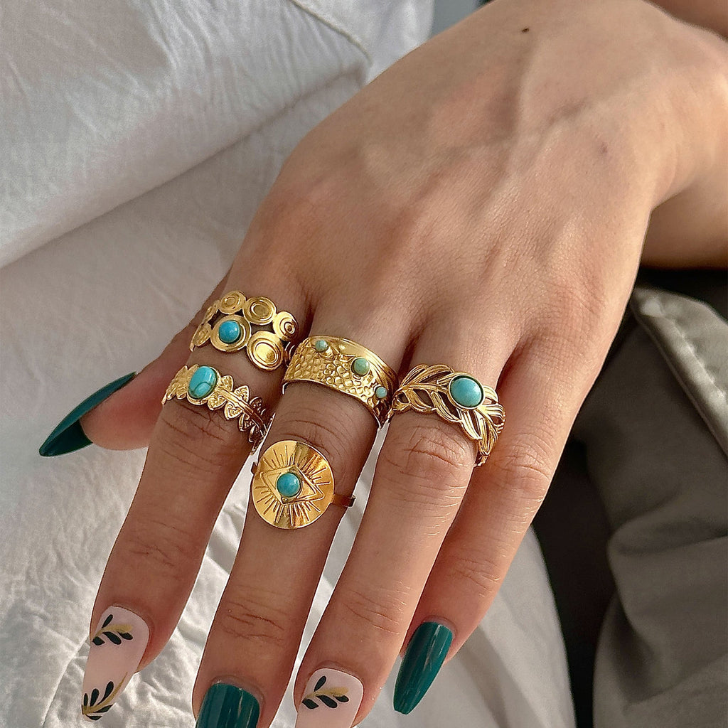 Classic Gold Ring with Timeless Appeal