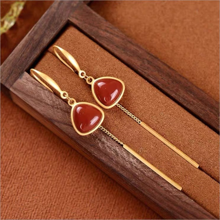 Classic Gold Earring with Timeless Appeal